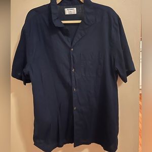 Old navy 
Men’s XL button up
Short sleeve 
Blue linen
Never worn